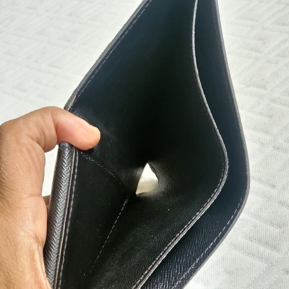 Louis Vuitton Epi Leather Bifold Wallet.. Authentic!! - Picture 12 of 13